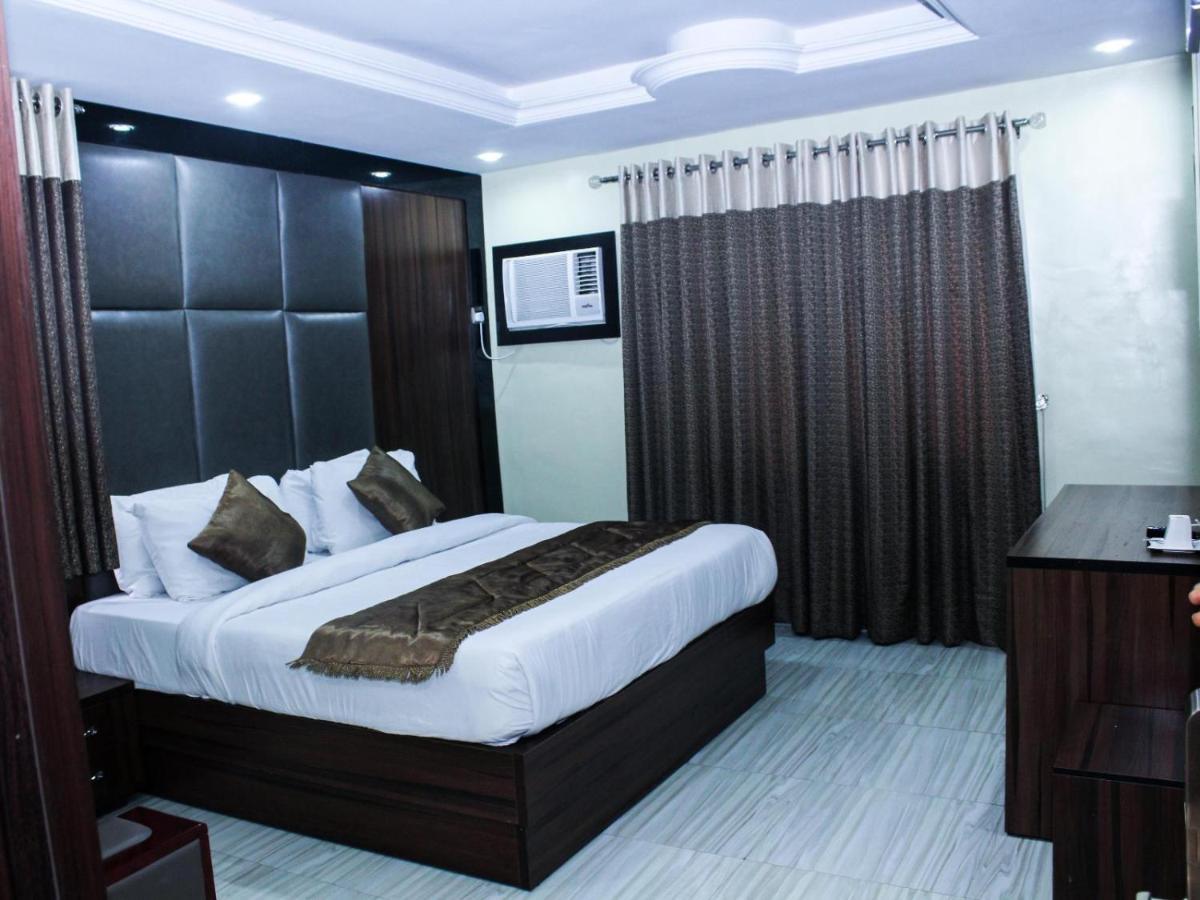 Six Diamond Hotel Ikeja Esterno foto