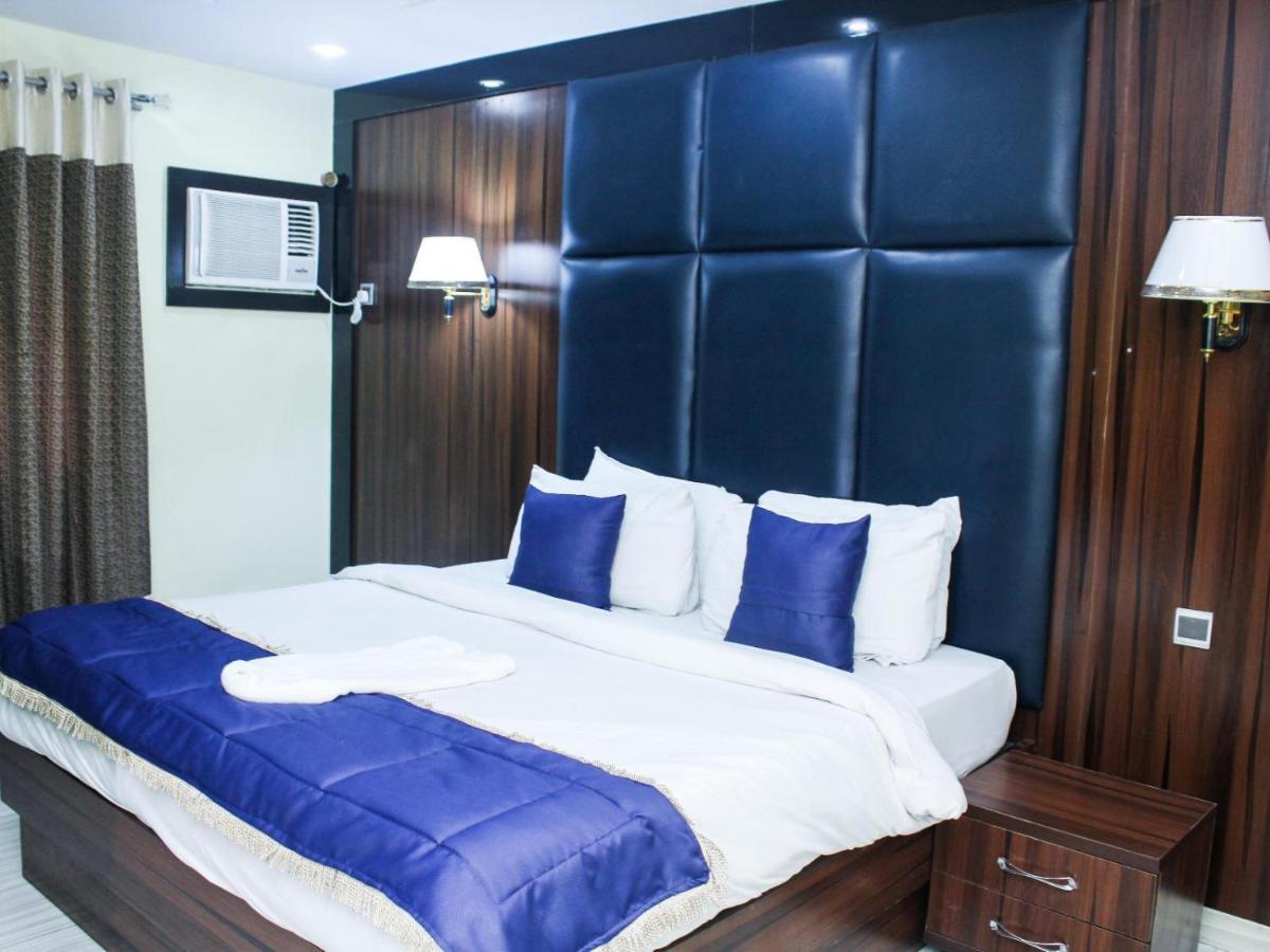 Six Diamond Hotel Ikeja Esterno foto
