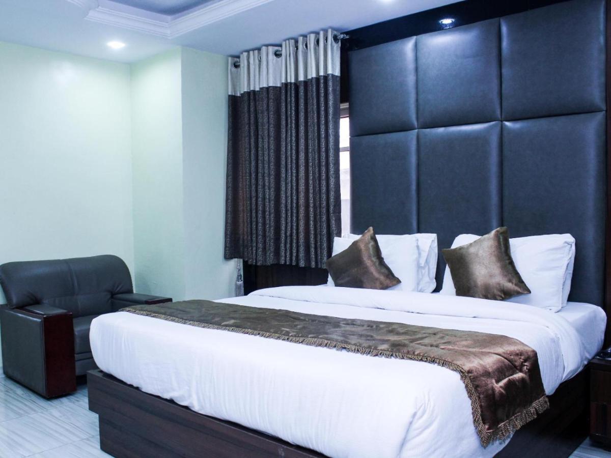 Six Diamond Hotel Ikeja Esterno foto